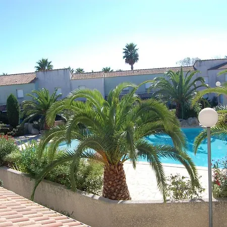 Cosy Apartment: Poolside Retreat Apartment Valras-Plage