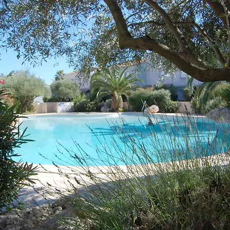Apartment Cosy Apartment: Poolside Retreat *