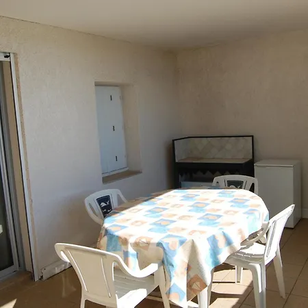 Cosy Apartment: Poolside Retreat * Valras-Plage